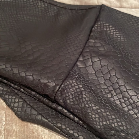 High Waist Faux Leather Snakeskin Leggings New - Picture 3 of 10